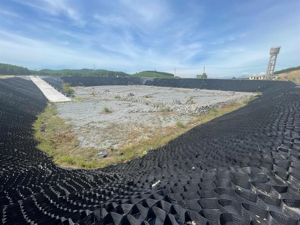 Proyecto para tratar a fondo la contaminación ambiental causada por los residuos domésticos. Foto: N. Minh.