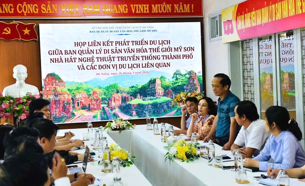 Union members and workers actively spread the image of My Son World Cultural Heritage to domestic and international tourists. Photo: Da Nang Trade Union