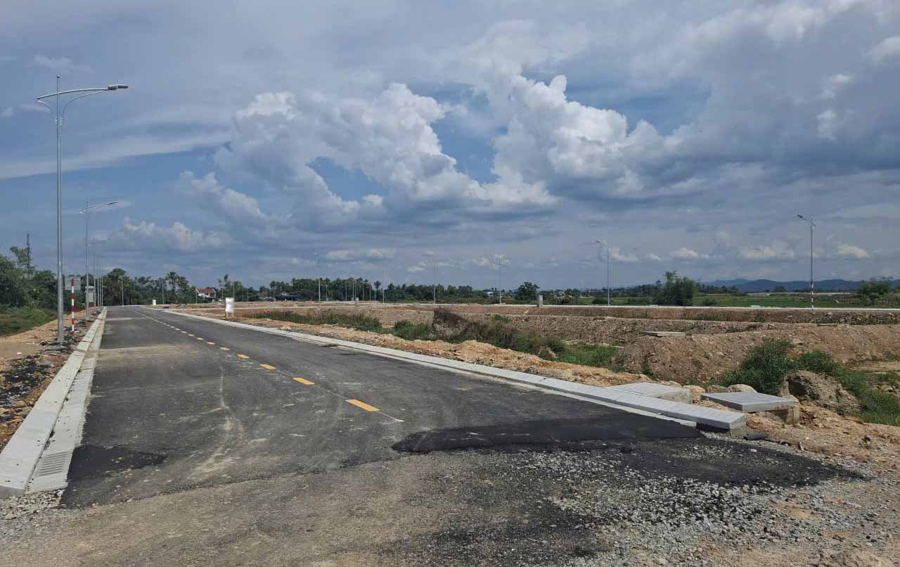 Khu tái định cư Liên Vinh, phường Hà Huy Tập là khu tái định cư đầu tiên của dự án đường sắt Bắc - Nam tốc độ cao qua Hà Tĩnh được triển khai xây dựng và hoàn thành thi công. Ảnh: Trần Tuấn
