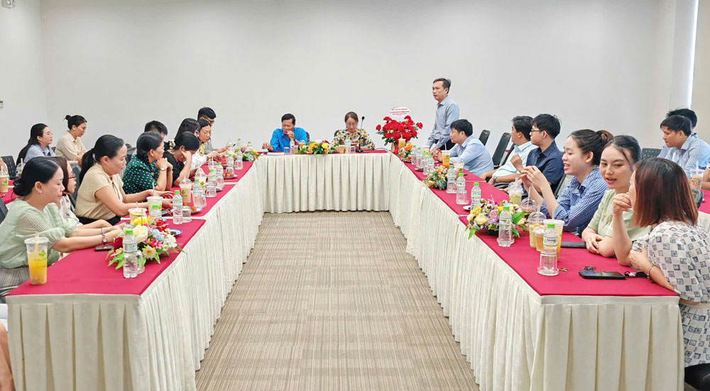 The Trade Union of the Da Nang City Industrial Promotion and Trade Promotion Center organizes a seminar "Happy Family - Prosperous Country". Photo: Da Nang Trade Union