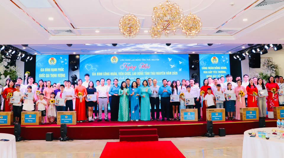 Các đại biểu tham dự chương trình. Ảnh: Công đoàn Thái Nguyên
