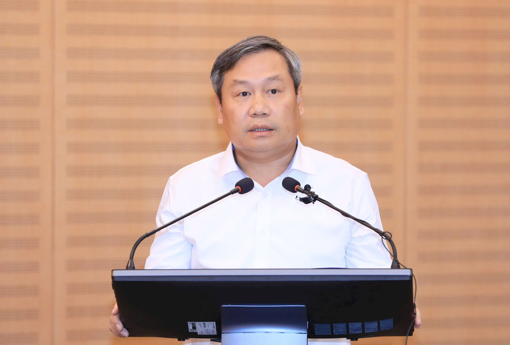 Chairman of Hanoi City People's Committee Vu Dai Thang delivered a directive speech at the Conference to disseminate and thoroughly grasp the resolutions of the City People's Council and the decision of the City People's Committee to implement the Capital Law in 2026. Photo: Viet Thanh