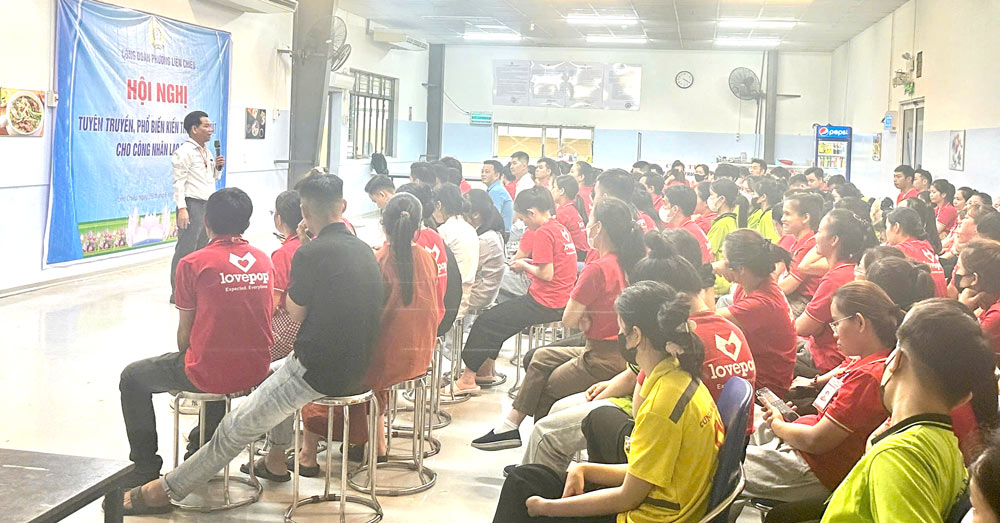 Lien Chieu Ward Trade Union organizes conference to propagate and disseminate legal knowledge to workers in 2026. Photo: Da Nang Trade Union