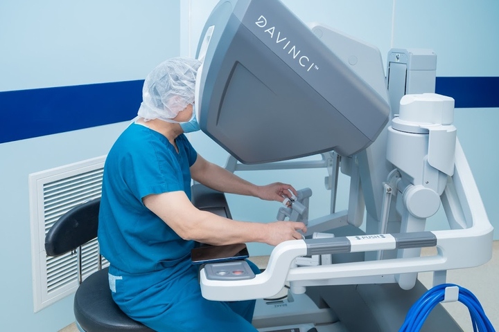 The success of robot surgery must be measured by treatment effectiveness. Photo: Thanh Loan
