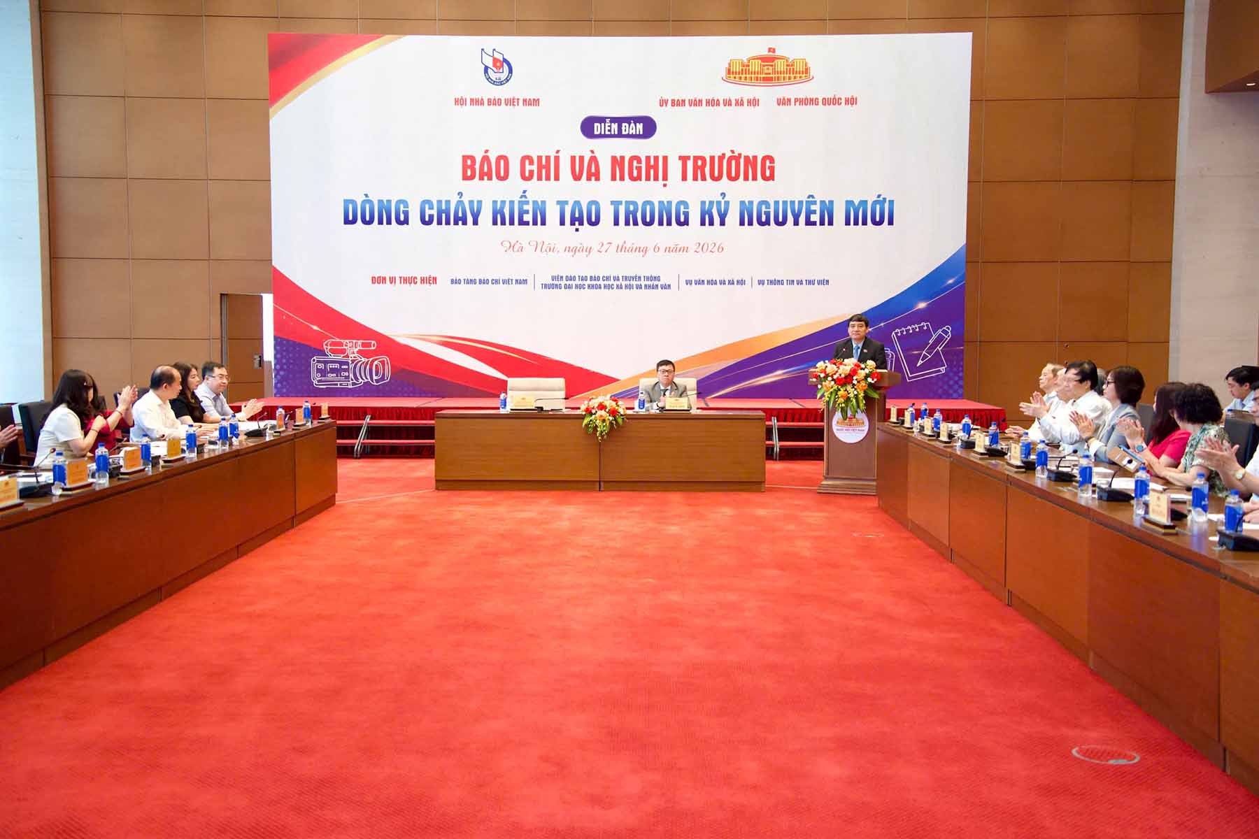 Forum "Press and Parliament: A constructive flow in the new era". Photo: Ho Long.