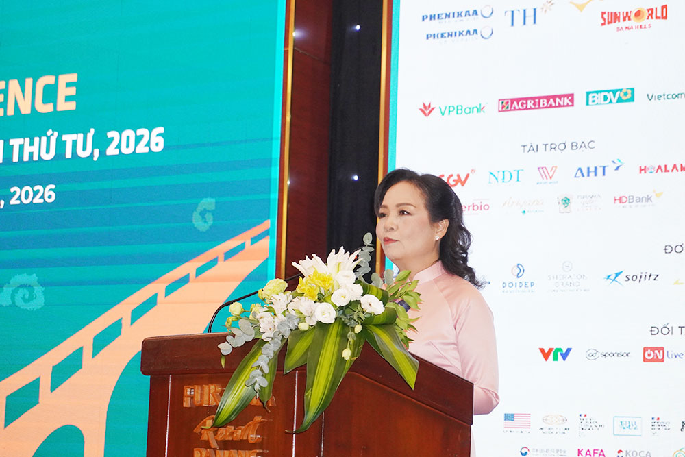 Bà Ngô Phương Lan - Chủ tịch Hiệp hội Xúc tiến phát triển Điện ảnh Việt Nam, đồng Trưởng Ban tổ chức DANAFF phát biểu tại họp báo. Ảnh: Trần Thi
