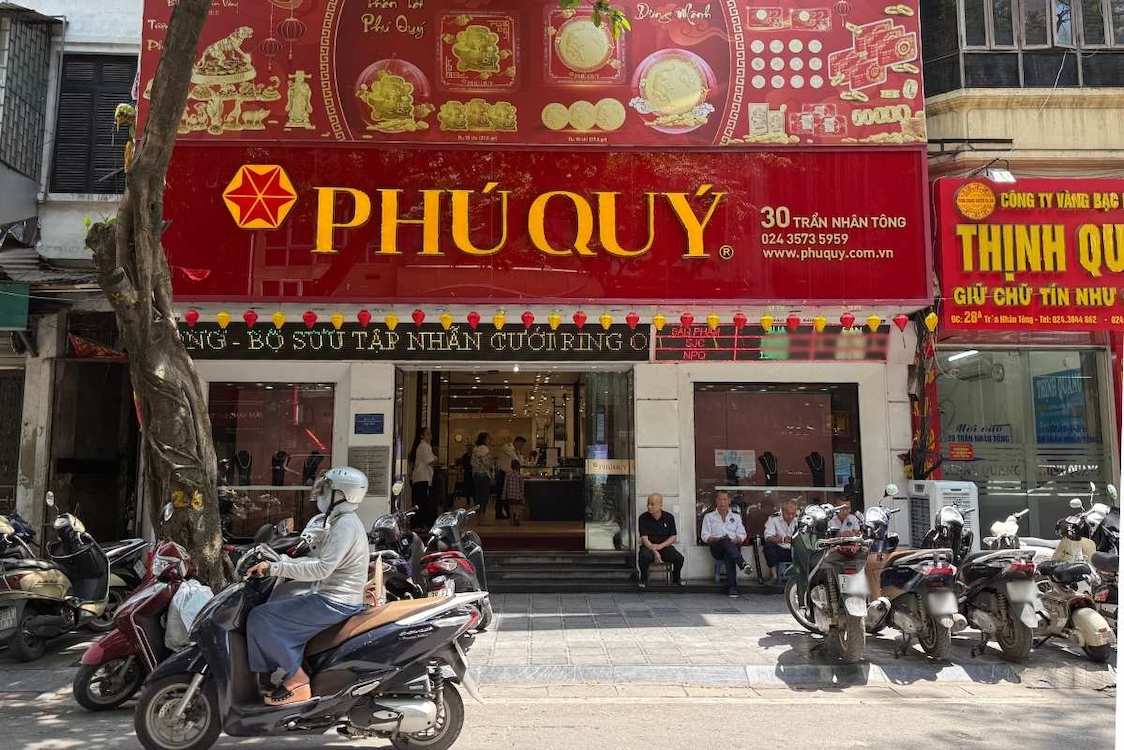 Gold price is about to return to the 150 million VND/tael mark, stores are sparse. Photo: Ha Le