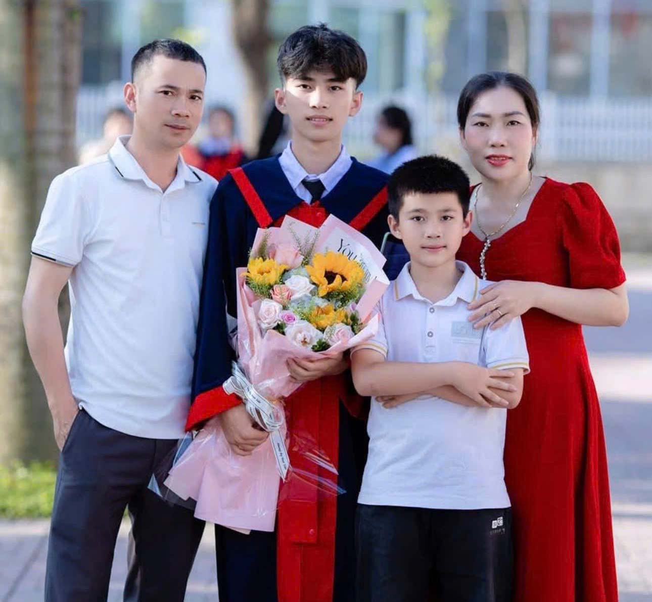 Các thành viên gia đình chị Lành. Ảnh: Mai Anh