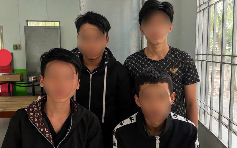 This group confessed to committing the act of stealing 1 motorbike and selling it to get money to share and spend. Photo: CACC
