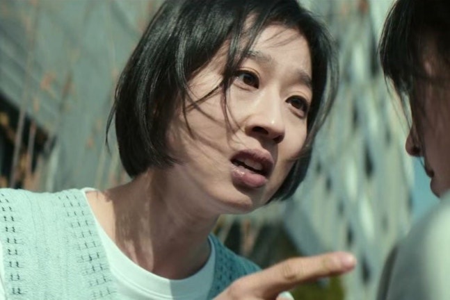 Actress Park Ji Yeon impresses with the role of a parent in the movie "Life's Lesson". Photo: Netflix