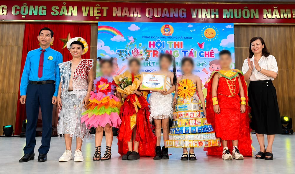 Huong Tra Ward Trade Union organizes a recycling fashion contest with the theme "My Green Planet" for children of union members and workers. Photo: Da Nang Trade Union