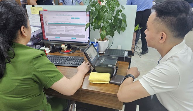 Ban đầu dữ liệu sinh trắc học được Bộ Công an thu thập khi làm thẻ căn cước. Ảnh: Quang Việt