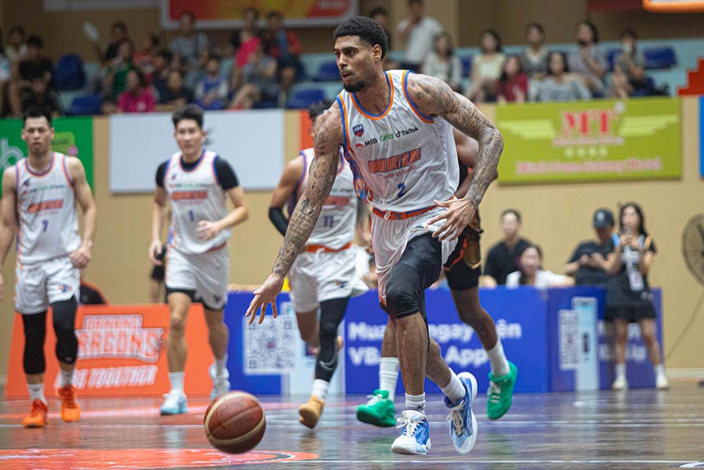 Hanoi Buffaloes overwhelm Danang Dragons to continue to maintain the top spot in the VBA 2026 table. Photo: VBA