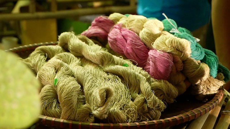 Admiring the process of making lotus silk, Hanoi people are even more proud of Vietnamese products