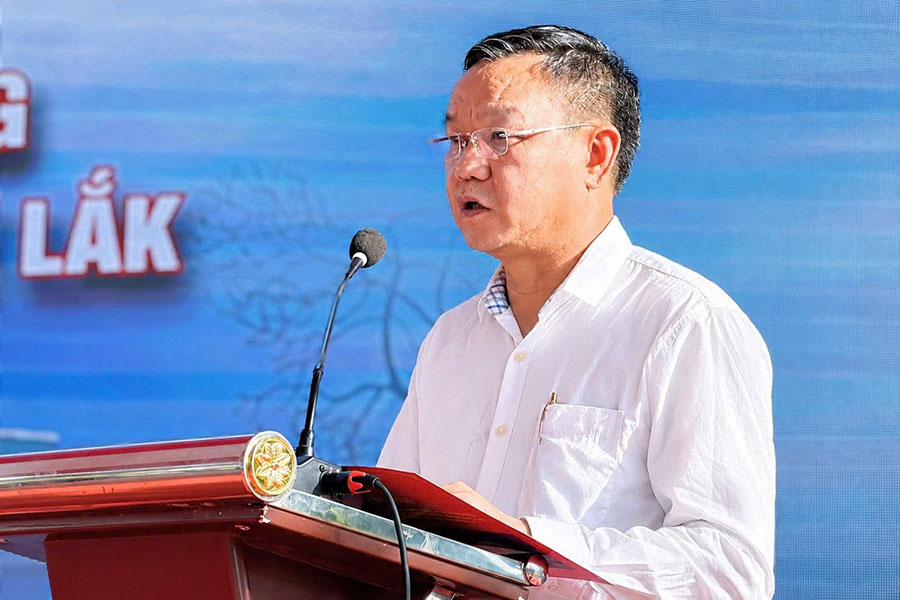 Phó Chủ tịch UBND tỉnh Đào Mỹ phát biểu tại buổi lễ khởi công. Ảnh: Cổng TTĐT Đắk Lắk