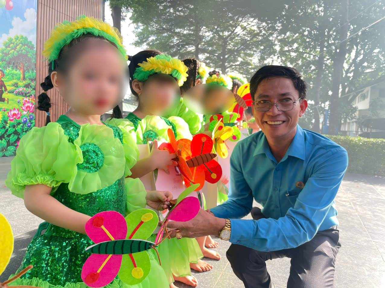 The grassroots trade union of Shyang Hung Cheng Co., Ltd. organizes the "Childhood Festival" program for children of workers and laborers. Photo: Dinh Trong