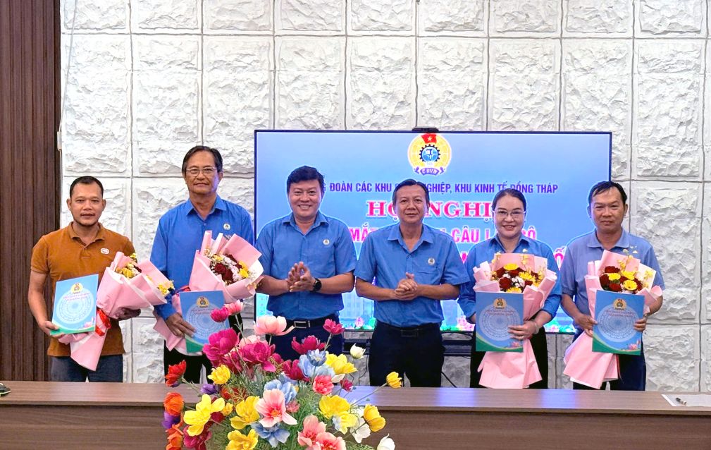 Ra mắt Câu lạc bộ Cán bộ Công đoàn nòng cốt tại Khu công nghiệp Sa Đéc. Ảnh: Thanh Mai