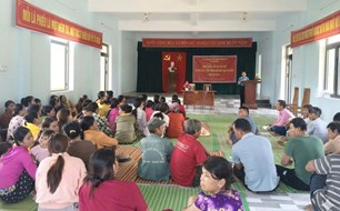 Công an Đà Nẵng tuyên truyền pháp luật về xuất nhập cảnh cho người dân