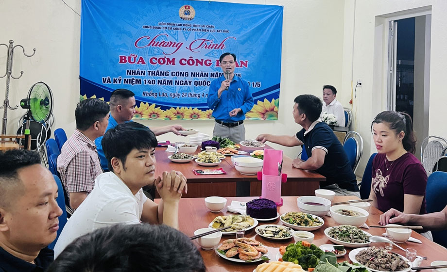 Tổ chức “Bữa cơm Công đoàn”, chăm lo đời sống người lao động. Ảnh: An Vi 