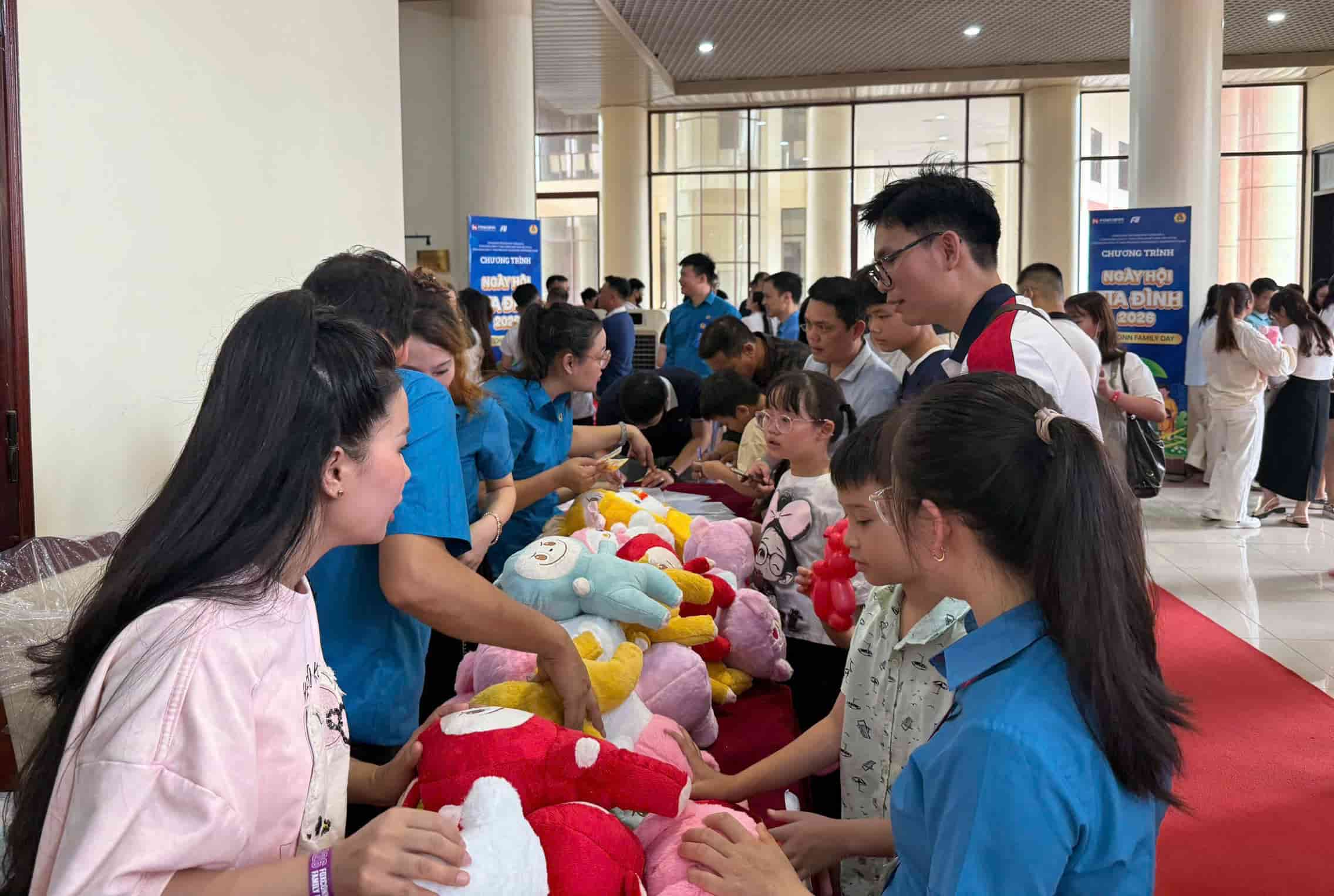 Chương trình thu thút đông đảo gia đình công nhân lao động tham gia. Ảnh: Quyết Chiến.