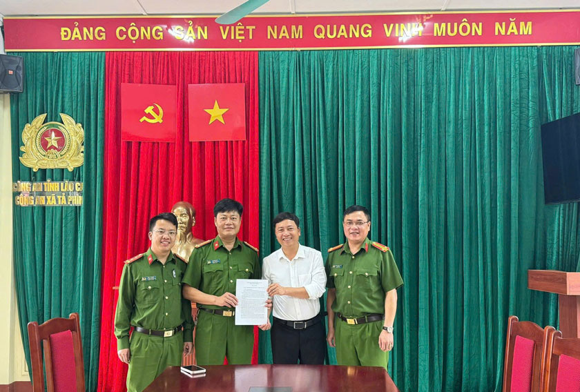 Sau khi nhận lại số tiền chuyển nhầm, ông Thành đã gửi thư cảm ơn Công an xã Tả Phìn. Ảnh: CA Lào Cai