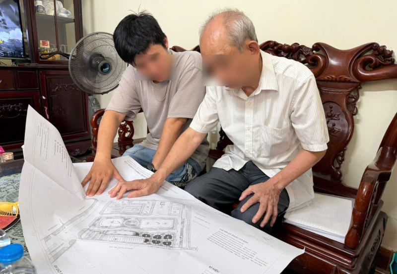 Người dân phản ánh tới PV nhiều băn khoăn về việc sau chỉ đạo của phường, chủ đầu tư dự án Hesco vẫn tiếp tục thi công. Ảnh: Nhóm PV