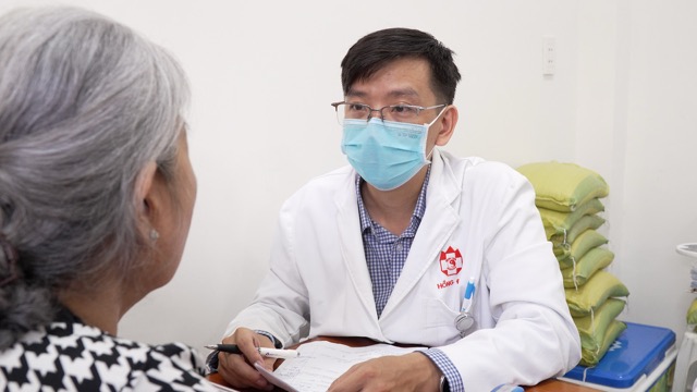 People in Ho Chi Minh City receive free medical examinations at the facility. Photo: Nguyen Ly