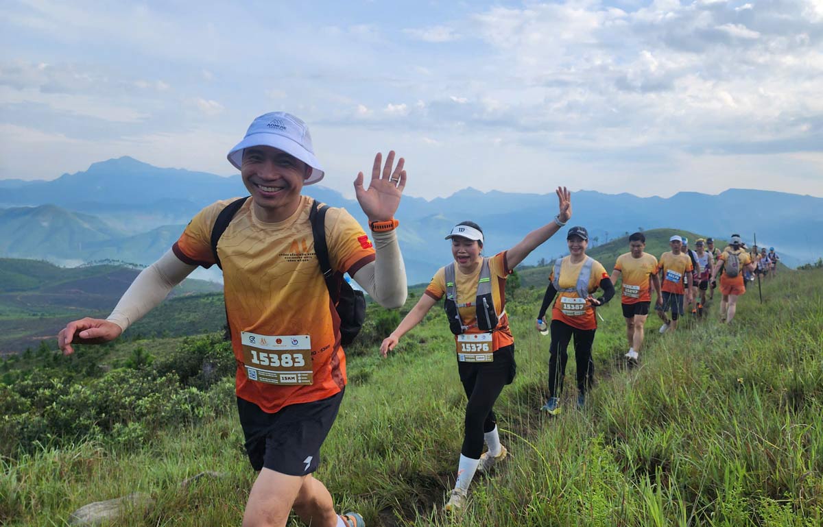 Các vận động viên hồ hởi tham gia giải chạy. Ảnh: Đỗ Hà
