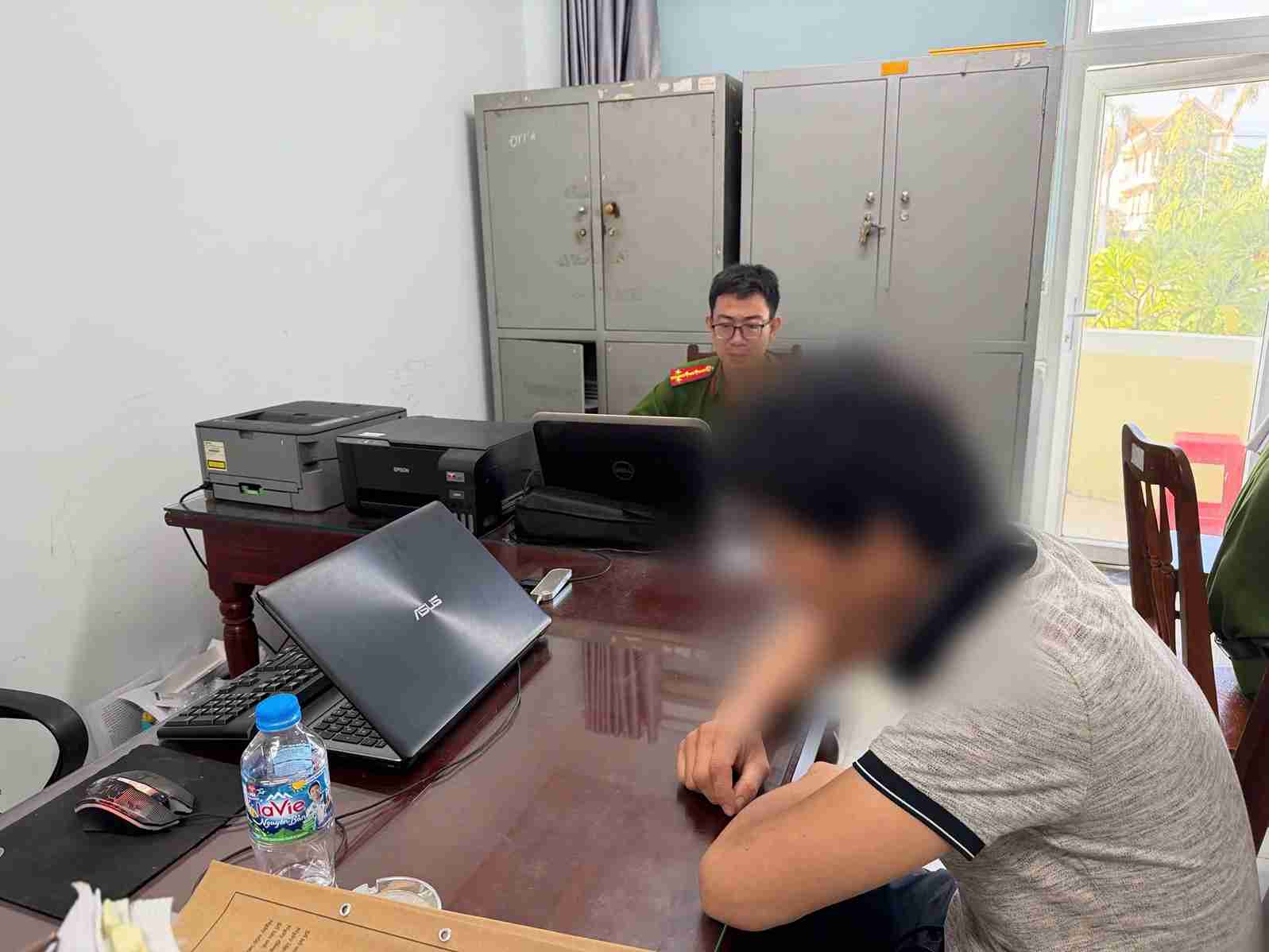 Las agencias funcionales descubrieron a un sujeto que almacenaba ilegalmente drogas. Foto: Policía proporcionada