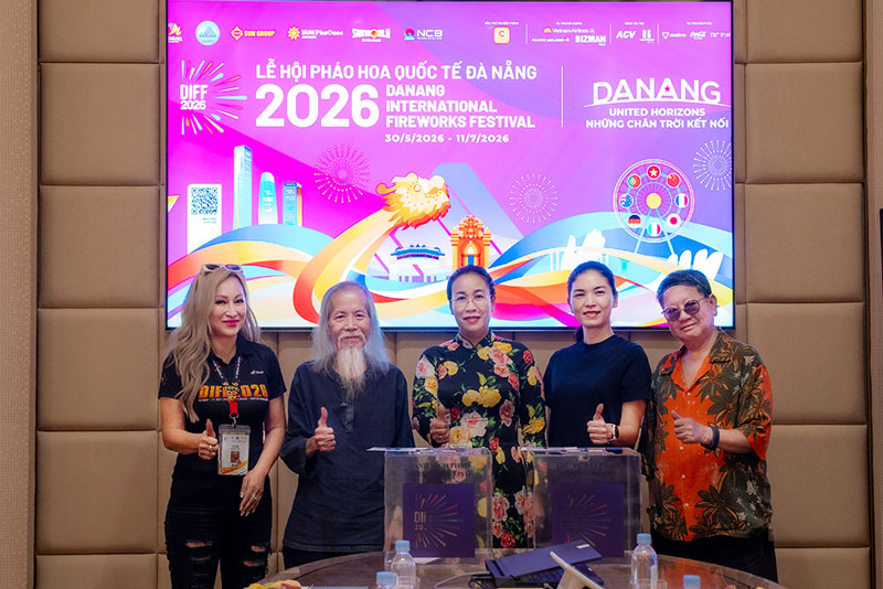 The Organizing Committee of Da Nang International Fireworks Festival - DIFF 2026 announced that the two best fireworks teams will compete in the final night taking place on the evening of July 11. Photo: BTC
