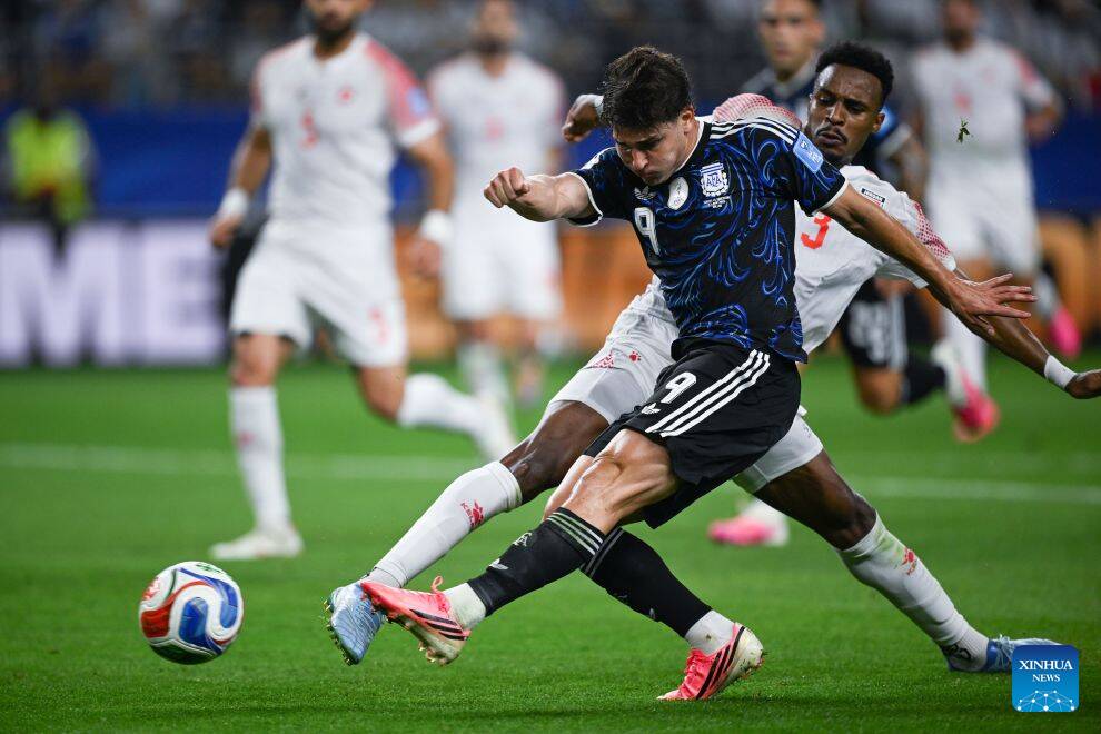 Hàng công Argentina vẫn thi đấu ổn dù Messi không đá chính.  Ảnh: Xinhua