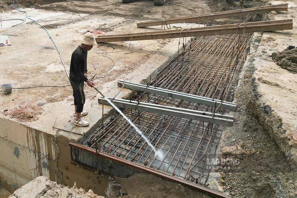 Hiện trên đường Hoàng Minh Thảo, các hạng mục cuối cùng cũng đang được gấp rút hoàn thiện.