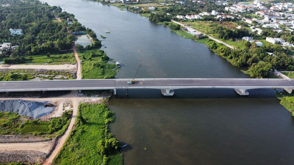Saigon riverside road section intersecting with Ring Road 3 HCMC. Photo: Dinh Trong