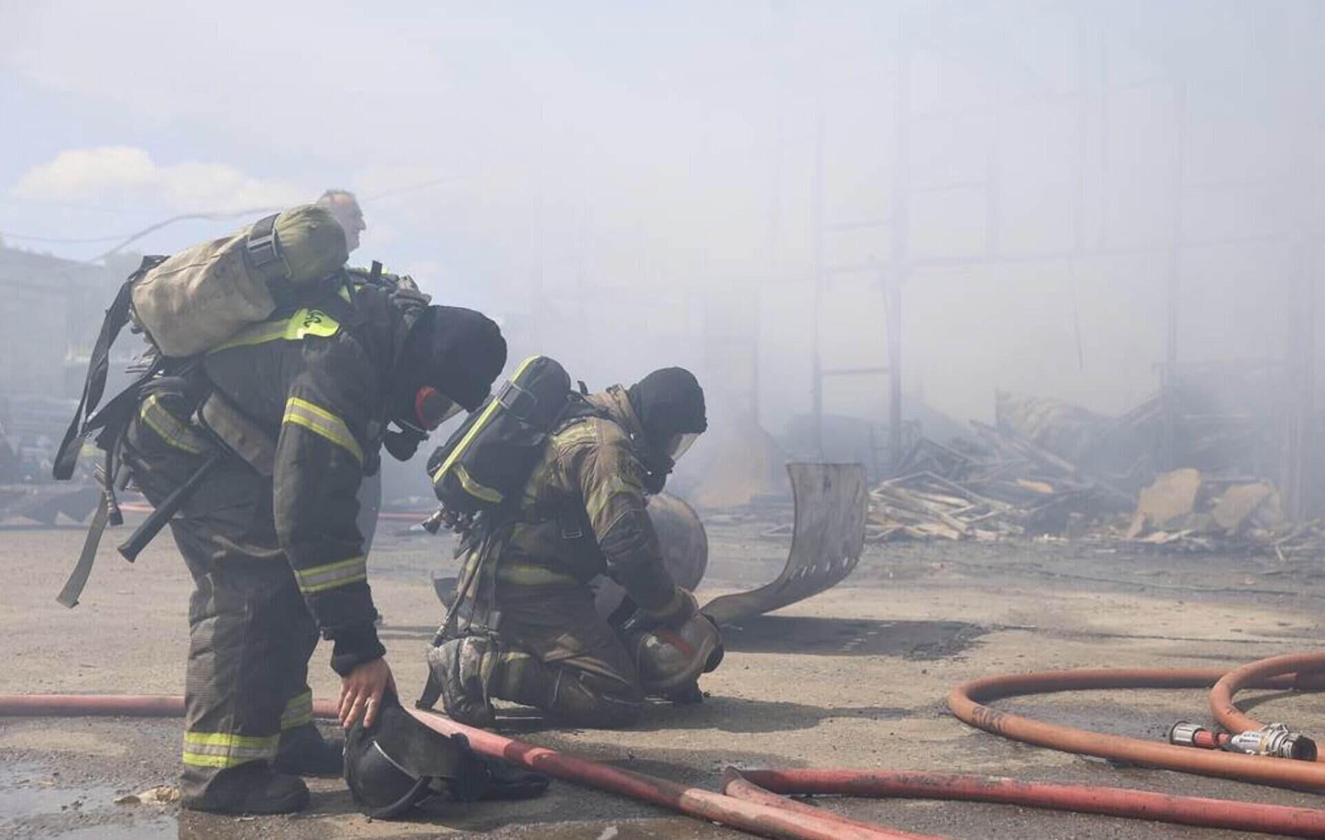 Russian rescue forces on duty at a fire caused by falling UAV debris. Photo: TASS