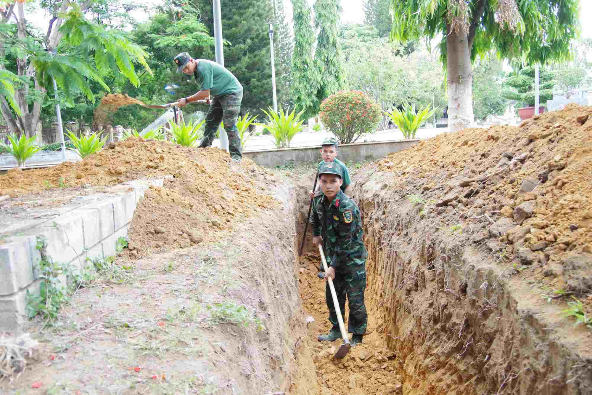 Quang Ngai digs more than 500m of trench to search for martyrs' remains. Photo: Quang Ngai Provincial Military Command