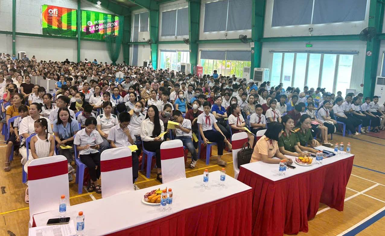 Thousands of workers participate in the Safety and Health Day organized by the TKG TaeKwang Vina trade union. Photo: HAC