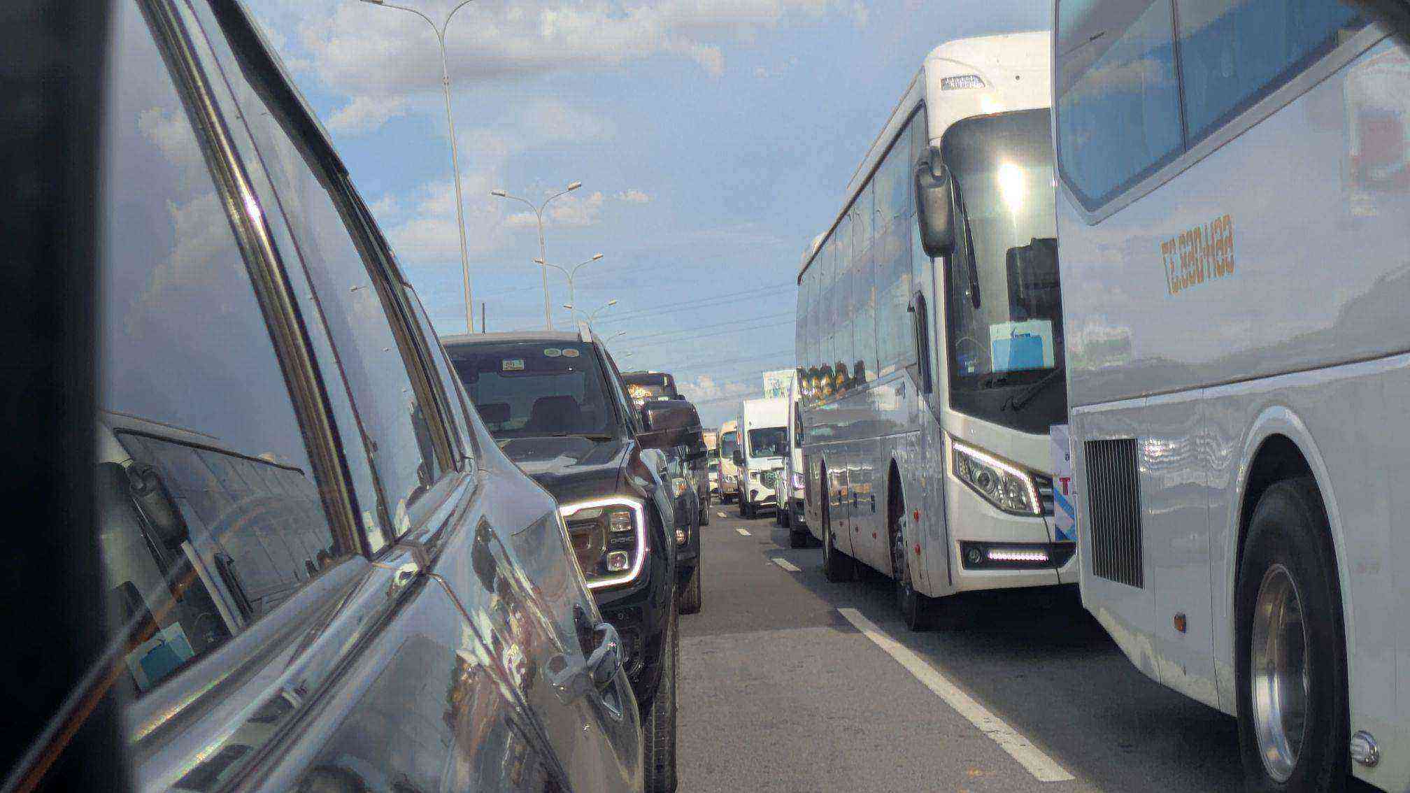 The increased number of vehicles caused traffic jams on Long Thanh expressway.