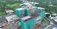Workers of Giao Long Industrial Park watch and are happy when building A3 of the Giao Long Trade Union Social Housing project takes towers ahead of schedule. Photo: Hoang Loc