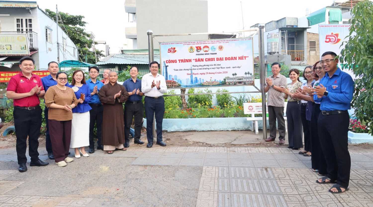 Phường Bình Thạnh khánh thành công trình “Sân chơi đại đoàn kết”.  Ảnh: Mỹ Dung