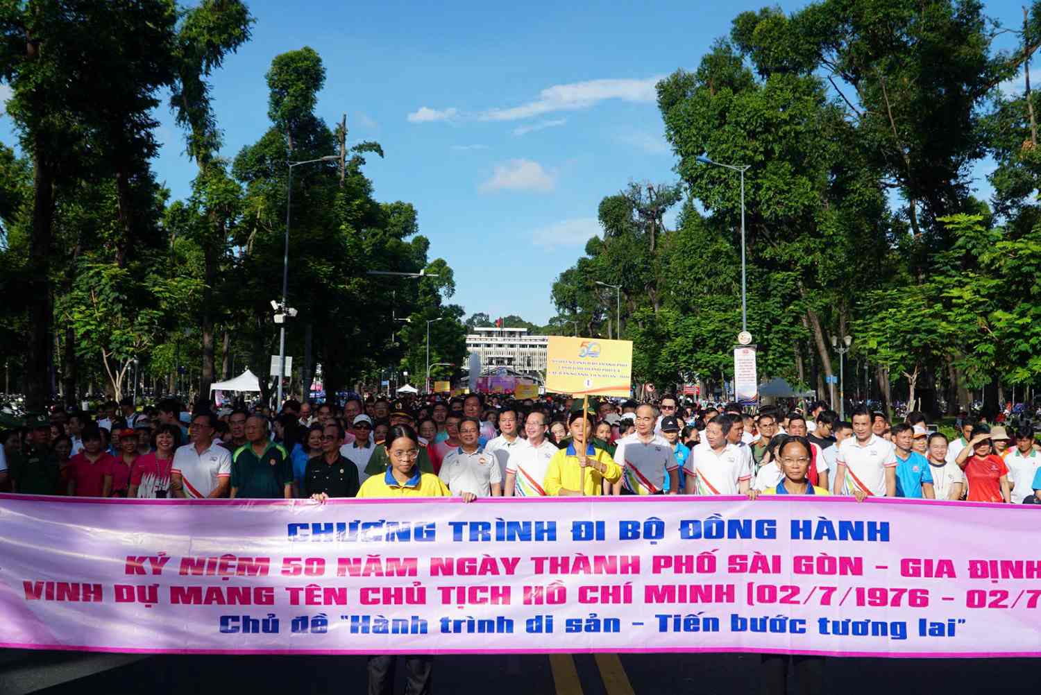 More than 5,000 pedestrians accompany to celebrate 50 years since Ho Chi Minh City was honored to bear Uncle Ho's name. Photo: Minh Quan
