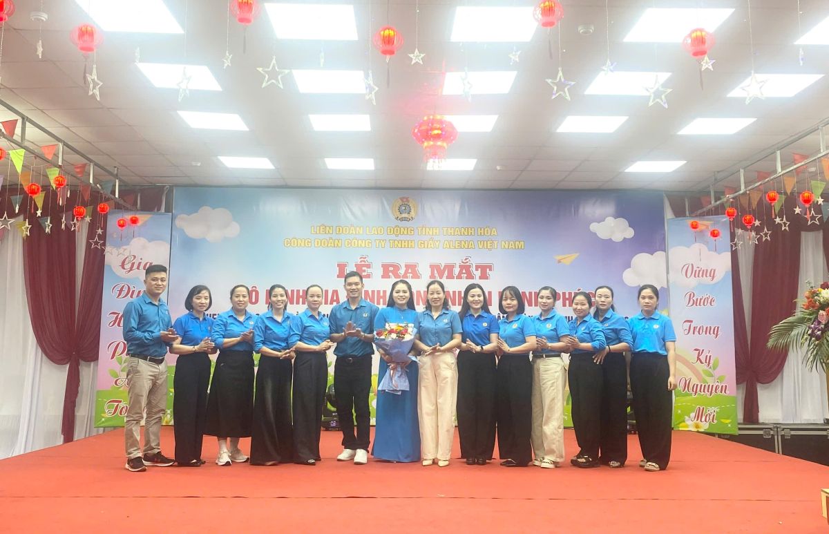 Launching a happy worker family model at Alena Vietnam Shoe Co., Ltd. Photo: Thuy Ha