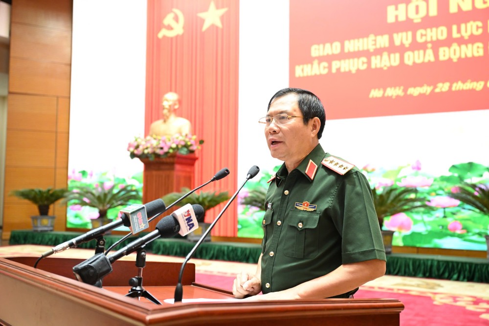 Đại tướng Nguyễn Tân Cương phát biểu tại Hội nghị. Ảnh: Ái Vân