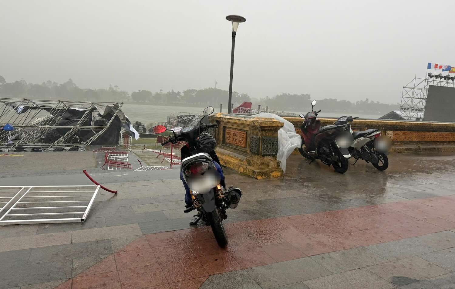 Hue issued a warning of thunderstorms, strong gusts of wind at level 6-7 along the coast. Photo: Thuy Giang.
