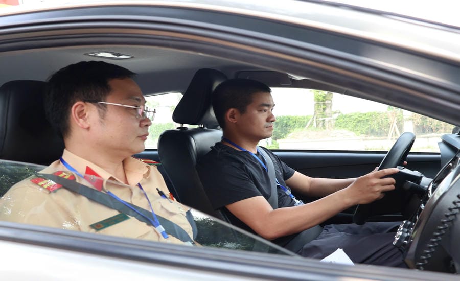 Phần thi sa hình tại Trung tâm sát hạch lái xe Sài Đồng (Hà Nội). Ảnh: Tô Thế