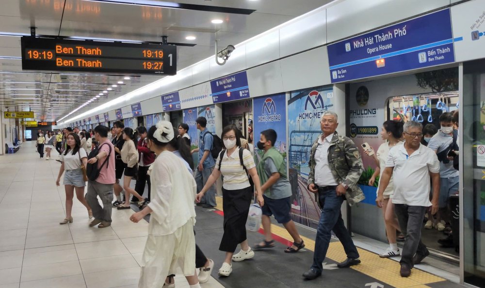 Tuyến Metro Bến Thành - Suối Tiên vận hành góp phần tạo nên diện mạo mới. Ảnh: Anh Tú