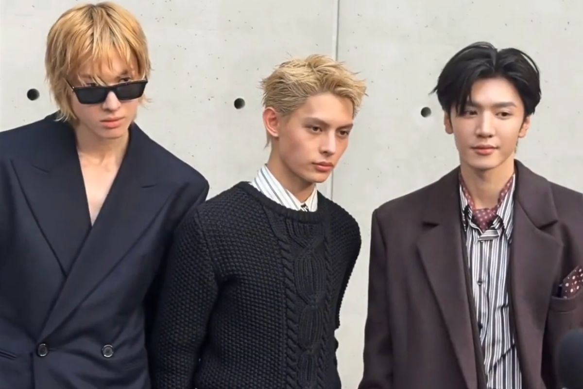 Martin, James (CORTIS) and Tran Triet Vien had to wear thick, layered costumes at the Saint Laurent show. Photo: cut from video