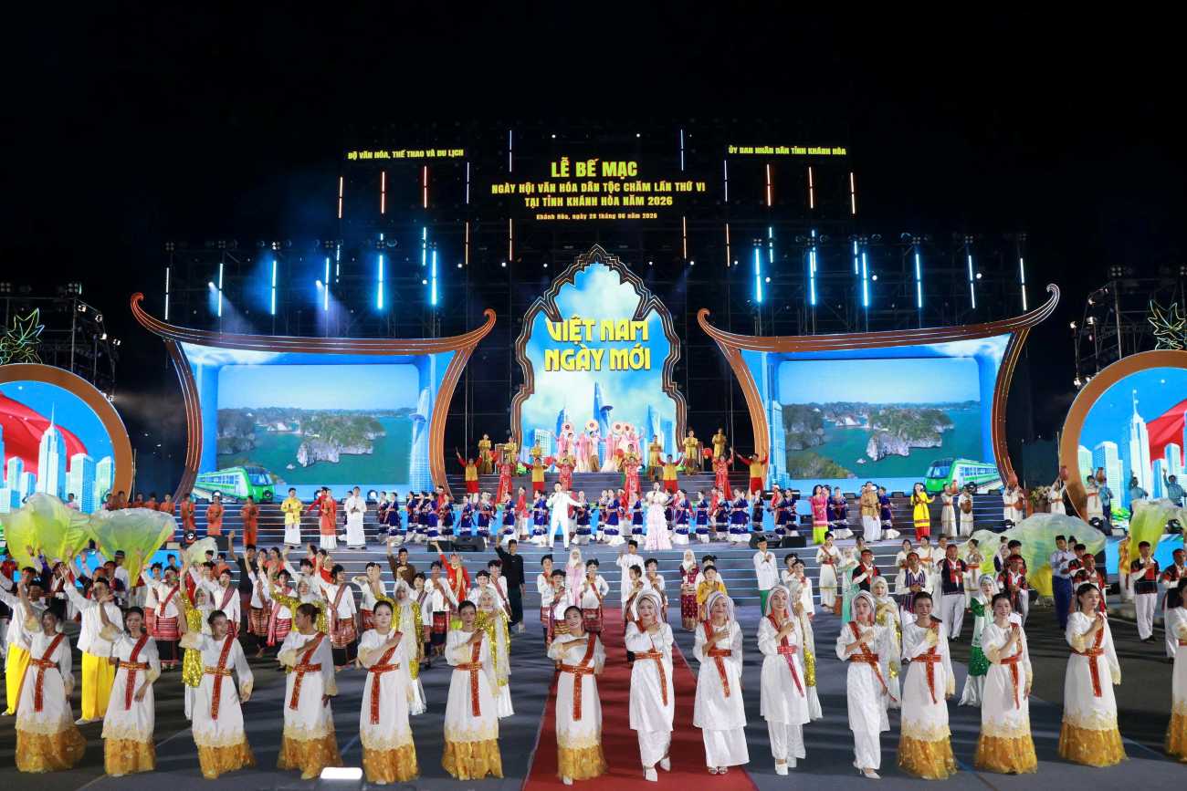 Diễn ra trong không khí giao lưu, đoàn kết, vui tươi và cởi mở, Ngày hội quy tụ hơn 1.000 nghệ nhân, nghệ sĩ, diễn viên, vận động viên quần chúng từ 7 tỉnh, thành phố.Ảnh: Phương Linh
