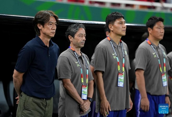 South Korean national team head coach, Mr. Hong Myung-bo (far left), officially resigned after his team was eliminated from the group stage of the FIFA World Cup 2026. Photo: Xinhua