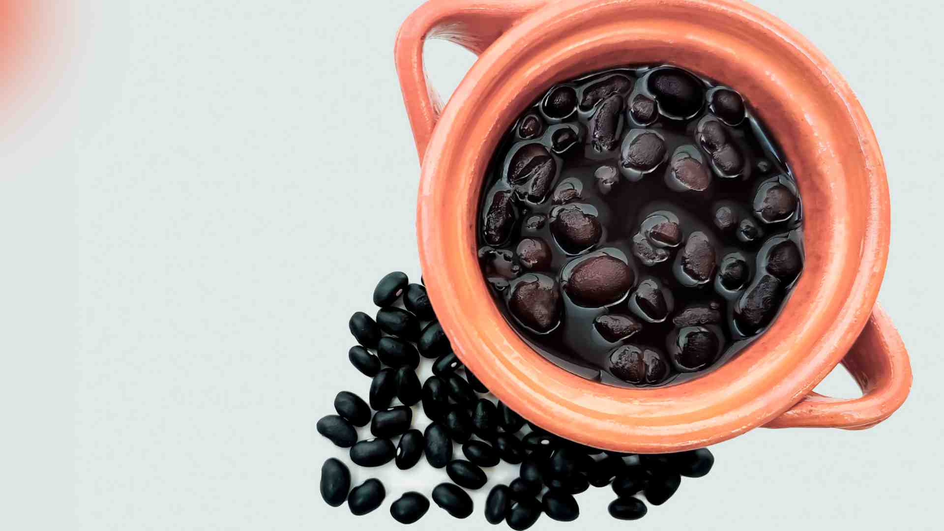 Black beans when cooking should be put in cold water from the beginning and cooked over medium heat. Graphic photo: Huong Son