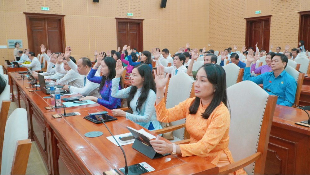 At the meeting, the draft Resolution on Promulgating fees for visiting scenic spots of Phu Quoc Marine Protected Area, An Giang province was approved. Photo: Nguyen Anh